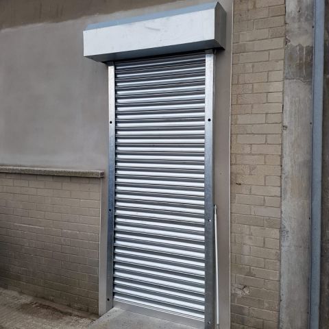 Commercial roller doors