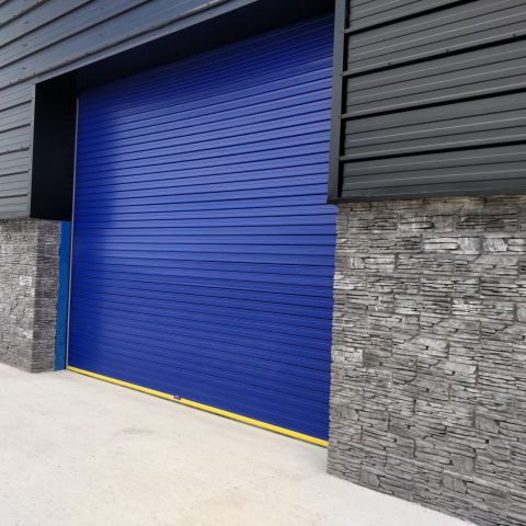 Insulated roller door