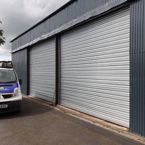 Insulated roller door
