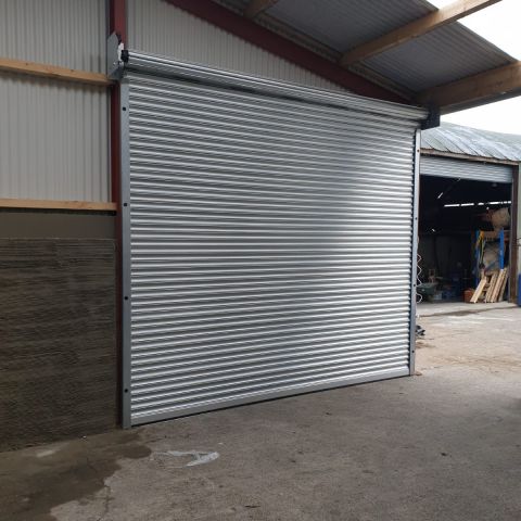 Insulated roller door