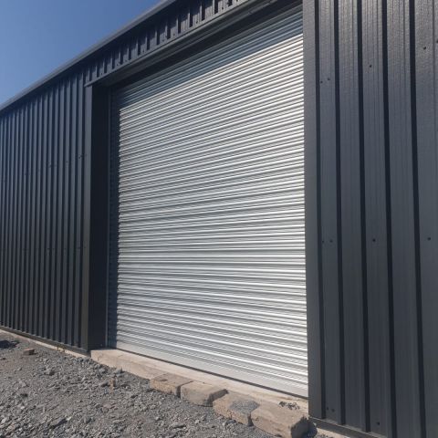 Insulated roller door