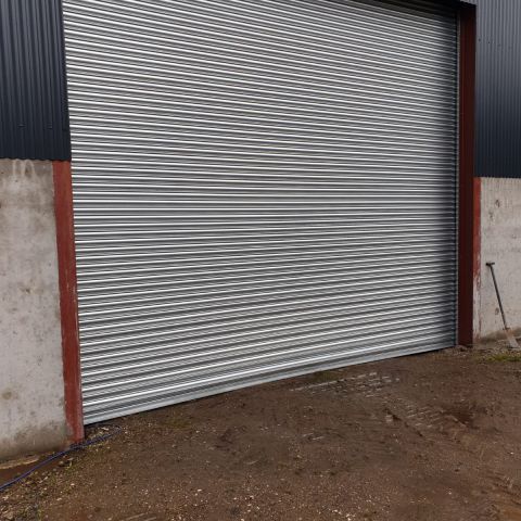 Insulated roller door